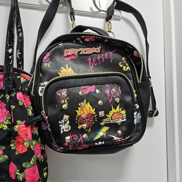 Two Betsey Johnson backpacks - Zipper is broken - Picture 3 of 9